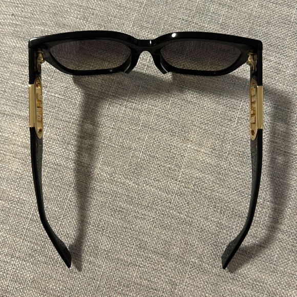 Fendi O'Lock Square Sunglasses FE40063F - Picture 4 of 7